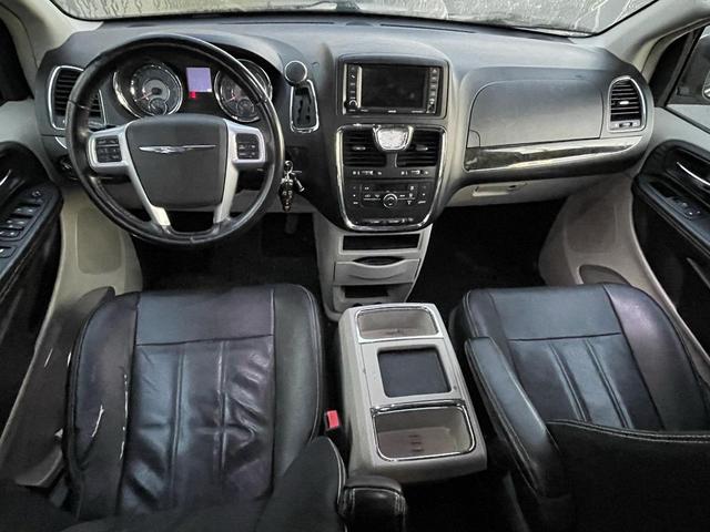 Photo of 2013 Billet Silver Metallic Clearcoat Chrysler Town & Country