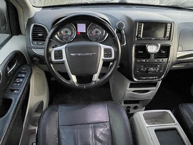 Photo of 2013 Billet Silver Metallic Clearcoat Chrysler Town & Country