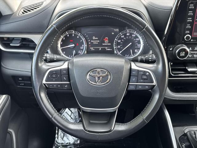 Photo of 2022 Midnight Black Toyota Highlander