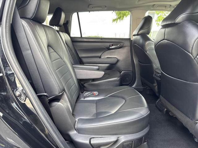 Photo of 2022 Midnight Black Toyota Highlander