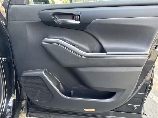 Photo of 2022 Midnight Black Toyota Highlander