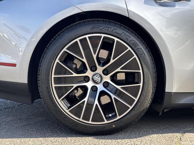 Photo of 2021 Dolomite Silver Metallic Porsche Taycan