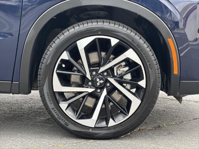 Photo of 2023 Cosmic Blue Metallic Mitsubishi Outlander
