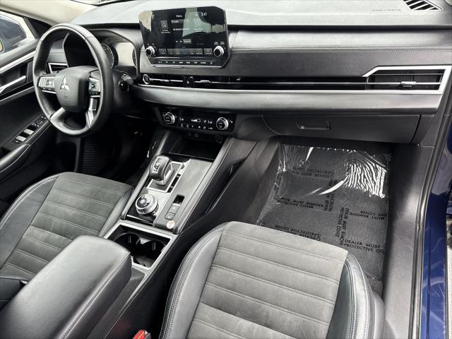 Photo of 2023 Cosmic Blue Metallic Mitsubishi Outlander