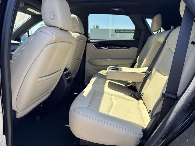 Photo of 2019 Stellar Black Metallic Cadillac XT5