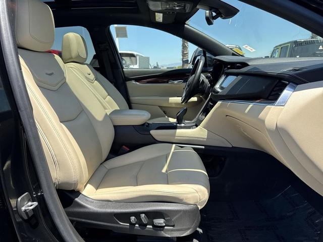 Photo of 2019 Stellar Black Metallic Cadillac XT5