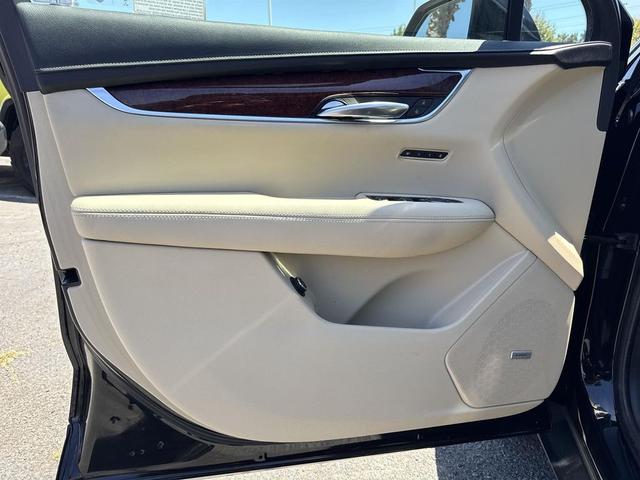Photo of 2019 Stellar Black Metallic Cadillac XT5