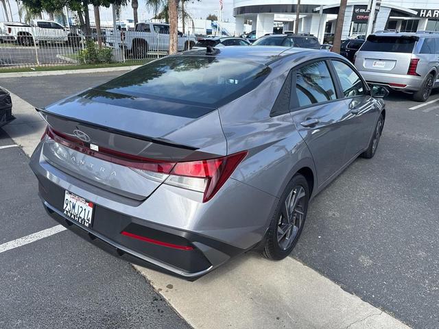Photo of 2025 Fluid Metal Hyundai ELANTRA