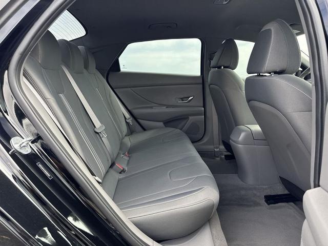 Photo of 2022 Phantom Black Hyundai ELANTRA
