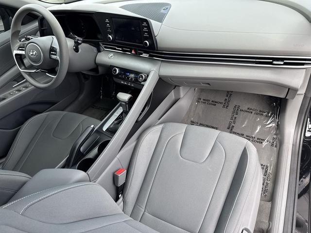 Photo of 2022 Phantom Black Hyundai ELANTRA