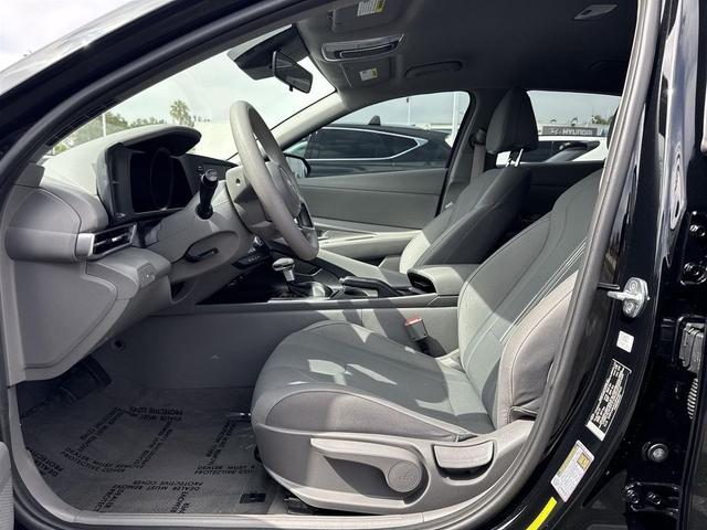 Photo of 2022 Phantom Black Hyundai ELANTRA