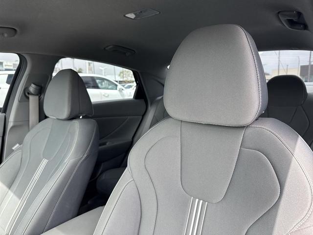 Photo of 2022 Phantom Black Hyundai ELANTRA
