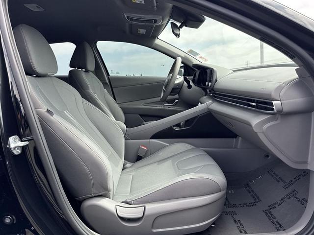 Photo of 2022 Phantom Black Hyundai ELANTRA
