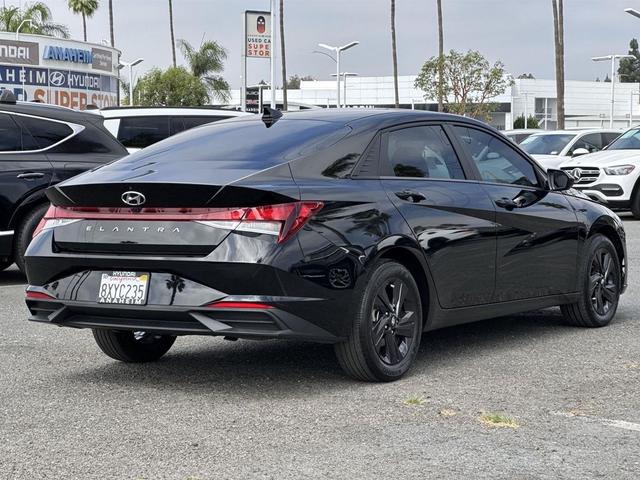 Photo of 2022 Phantom Black Hyundai ELANTRA