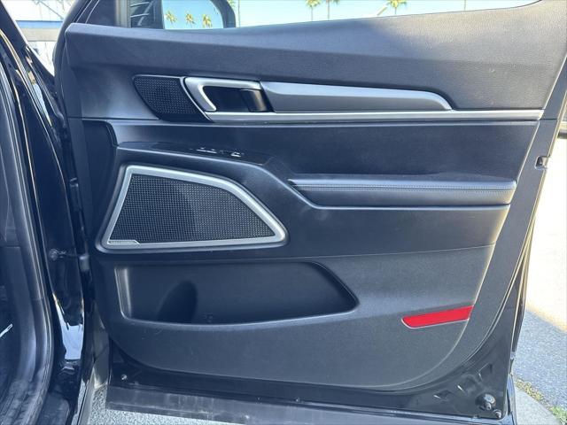 Photo of 2022 Ebony Black Kia Telluride