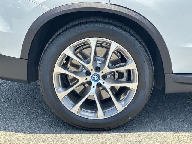 Photo of 2024 White BMW X5 PHEV