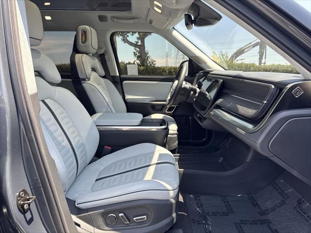 Photo of 2023 Gray Rivian R1S