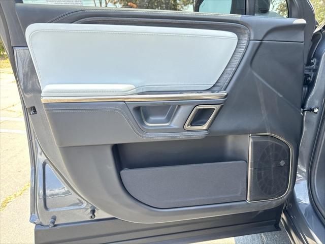 Photo of 2023 Gray Rivian R1S