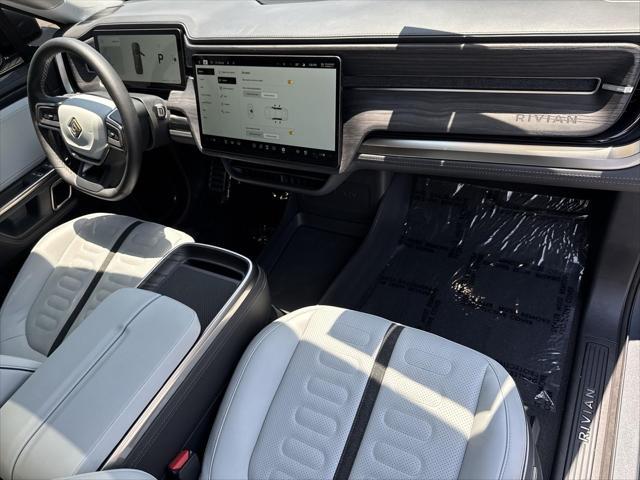 Photo of 2023 Gray Rivian R1S