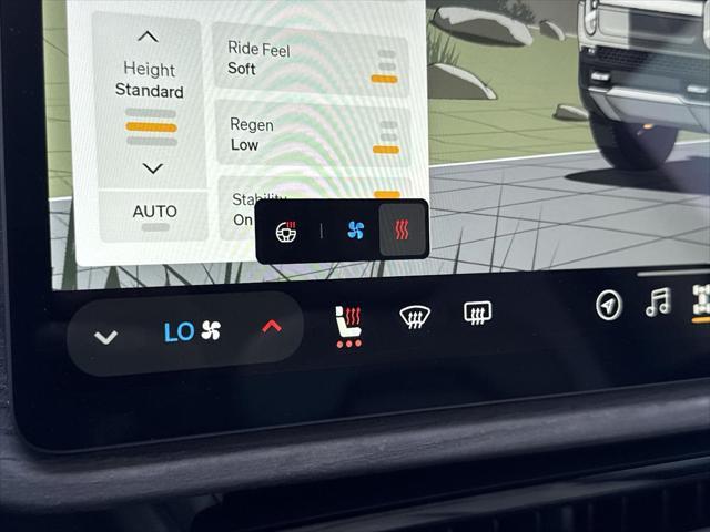 Photo of 2023 Gray Rivian R1S