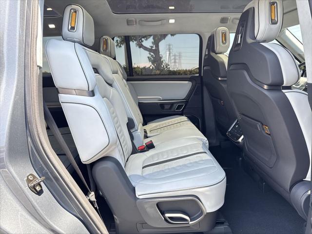 Photo of 2023 Gray Rivian R1S