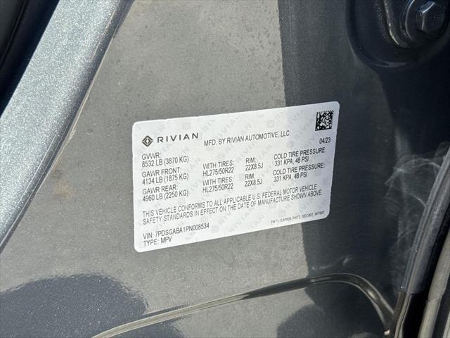 Photo of 2023 Gray Rivian R1S