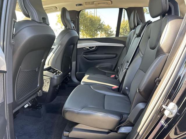Photo of 2022 Onyx Black Metallic Volvo XC90