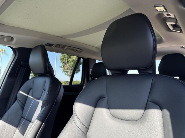 Photo of 2022 Onyx Black Metallic Volvo XC90