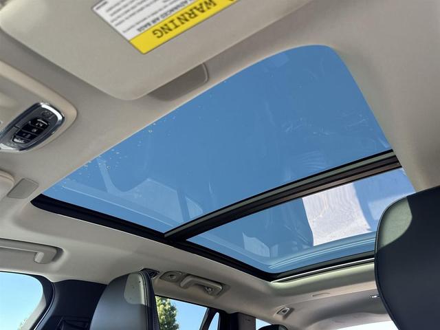 Photo of 2022 Onyx Black Metallic Volvo XC90