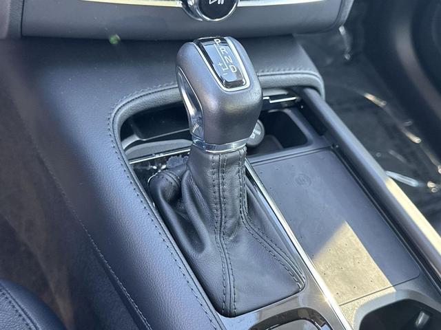 Photo of 2022 Onyx Black Metallic Volvo XC90