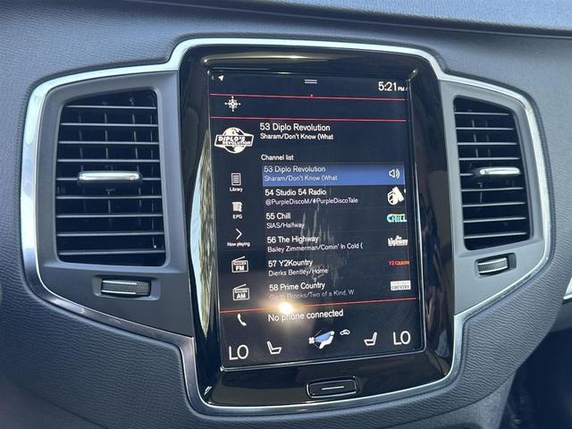 Photo of 2022 Onyx Black Metallic Volvo XC90
