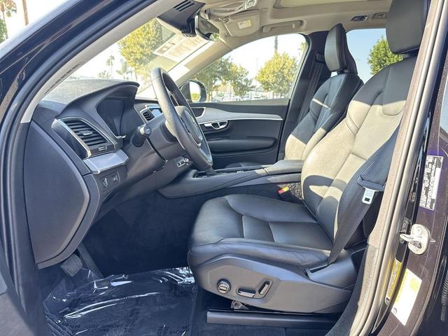 Photo of 2022 Onyx Black Metallic Volvo XC90