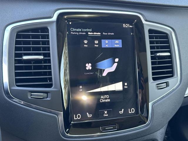 Photo of 2022 Onyx Black Metallic Volvo XC90