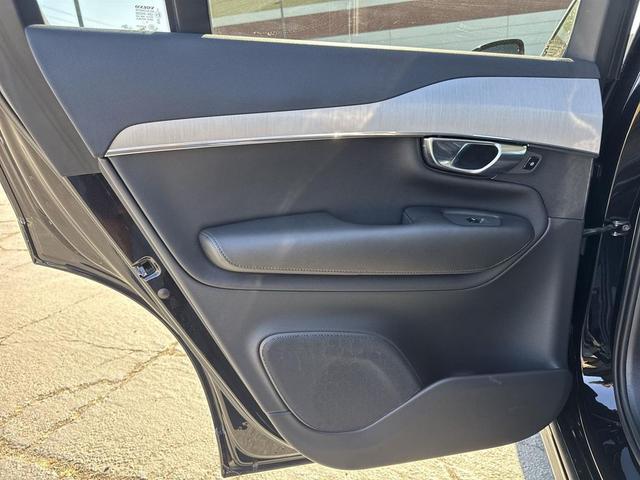 Photo of 2022 Onyx Black Metallic Volvo XC90