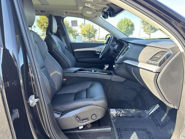 Photo of 2022 Onyx Black Metallic Volvo XC90
