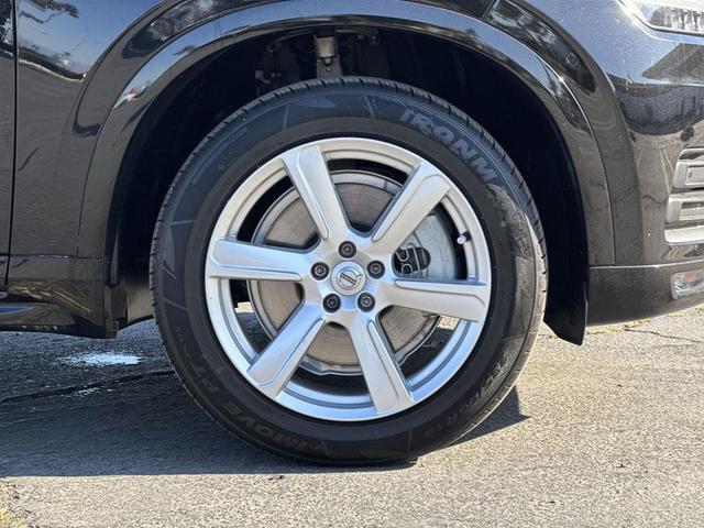Photo of 2022 Onyx Black Metallic Volvo XC90
