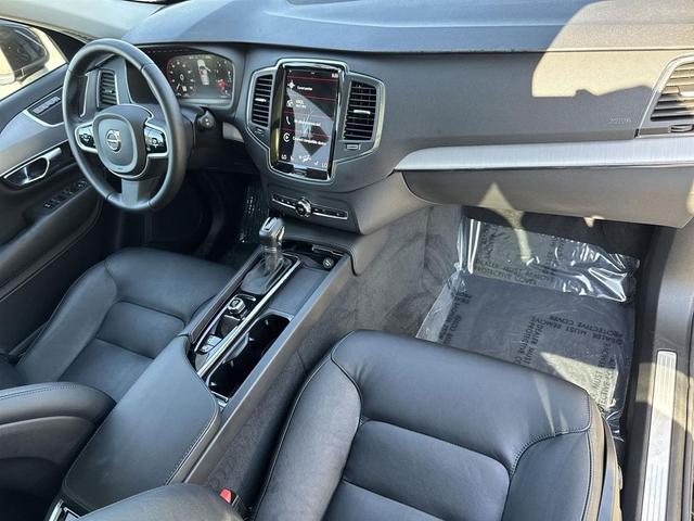 Photo of 2022 Onyx Black Metallic Volvo XC90