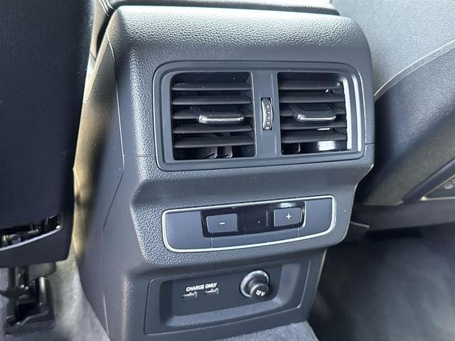 Photo of 2022 Florett Silver Metallic Audi SQ5