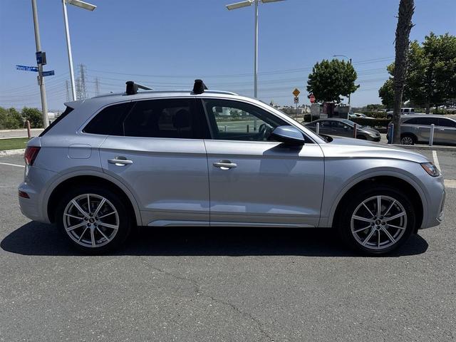 Photo of 2022 Florett Silver Metallic Audi SQ5