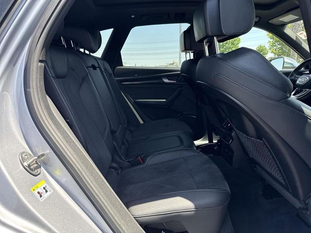 Photo of 2022 Florett Silver Metallic Audi SQ5