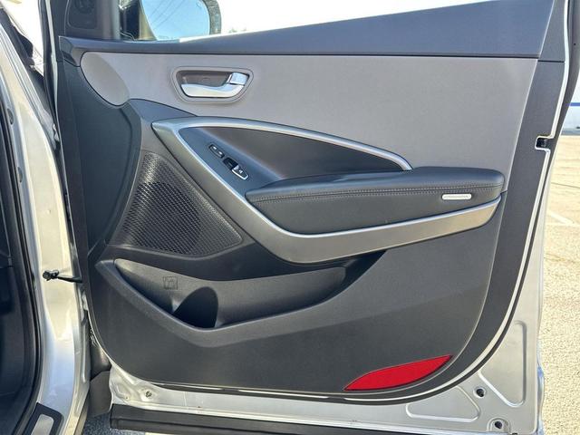 Photo of 2017 Sparkling Silver Hyundai Santa Fe Sport