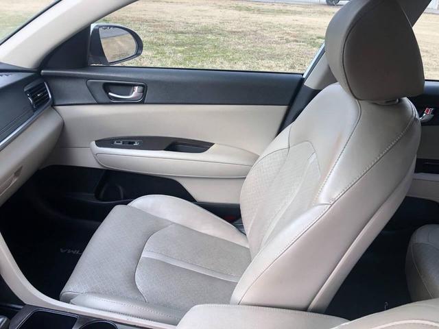 Photo of 2016 Snow White Pearl Kia Optima