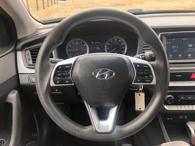 Photo of 2018 Phantom Black Hyundai SONATA