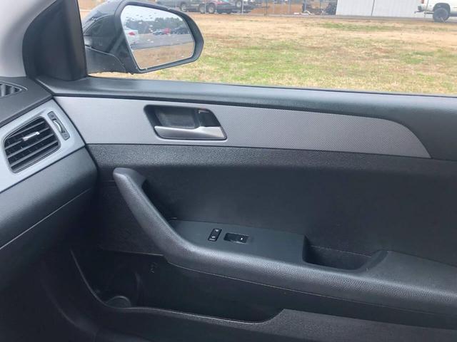 Photo of 2018 Phantom Black Hyundai SONATA