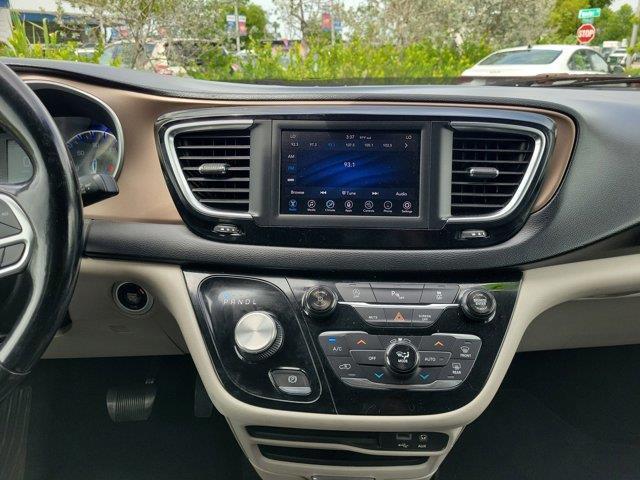 Photo of 2019 Velvet Red Pearlcoat Chrysler Pacifica