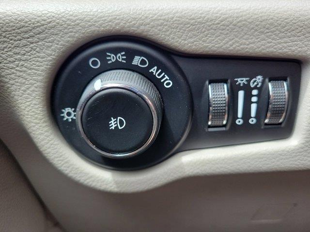 Photo of 2019 Velvet Red Pearlcoat Chrysler Pacifica