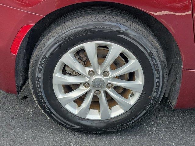Photo of 2019 Velvet Red Pearlcoat Chrysler Pacifica