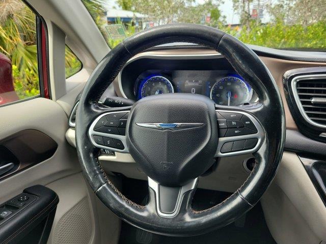 Photo of 2019 Velvet Red Pearlcoat Chrysler Pacifica