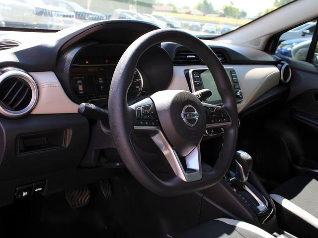 Photo of 2020 Brilliant Silver Metallic Nissan Versa