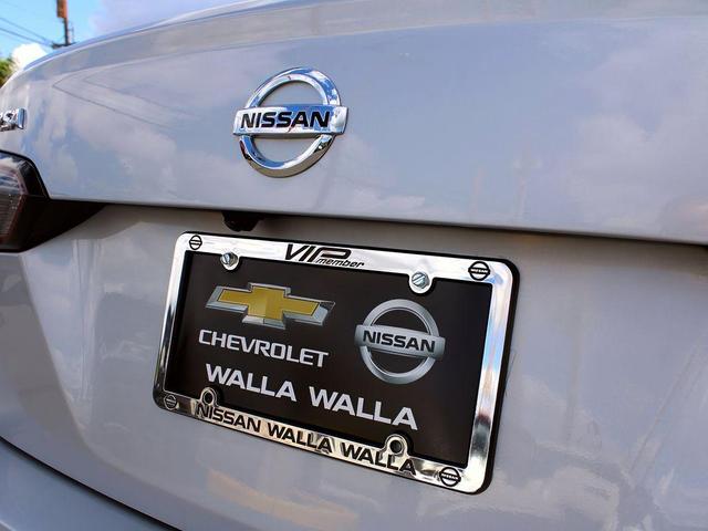 Photo of 2020 Brilliant Silver Metallic Nissan Versa